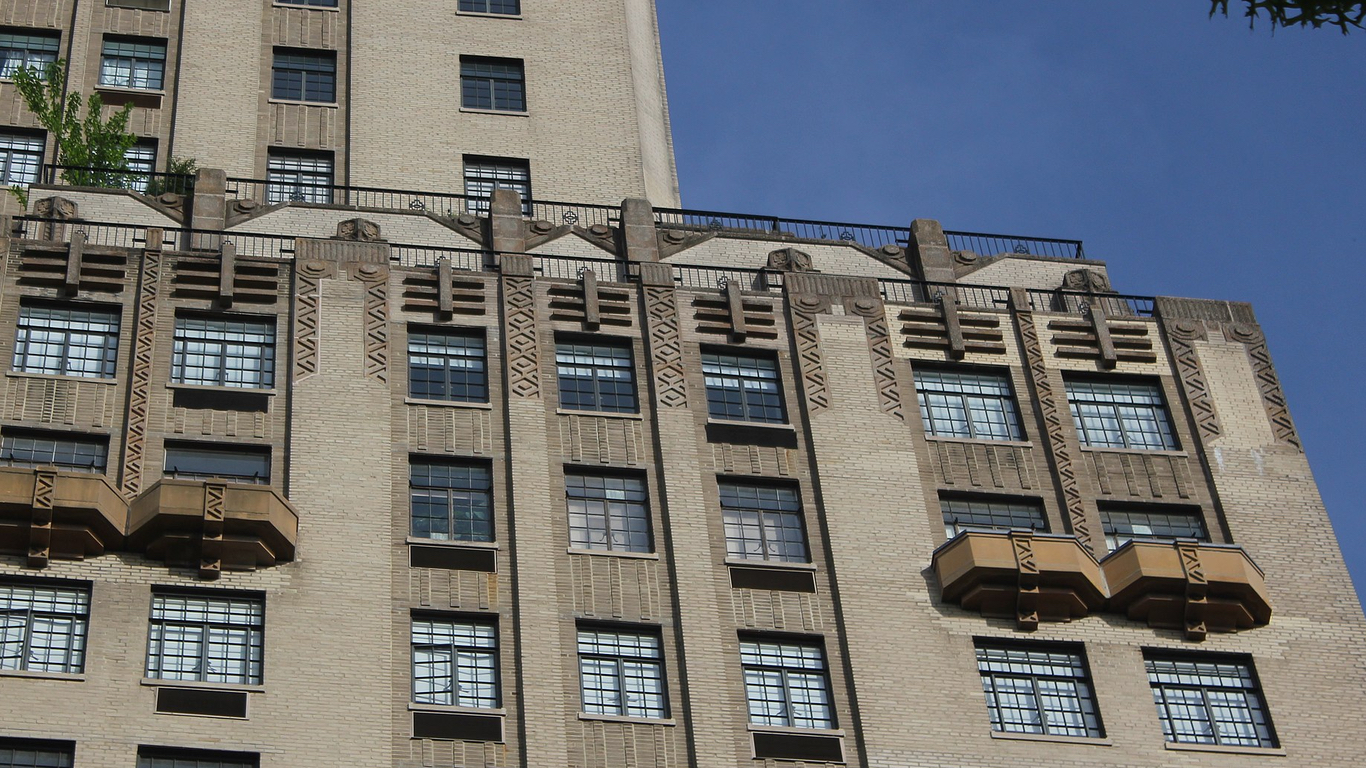 Detail art deco exterior El Dorado  Emery Roth architect